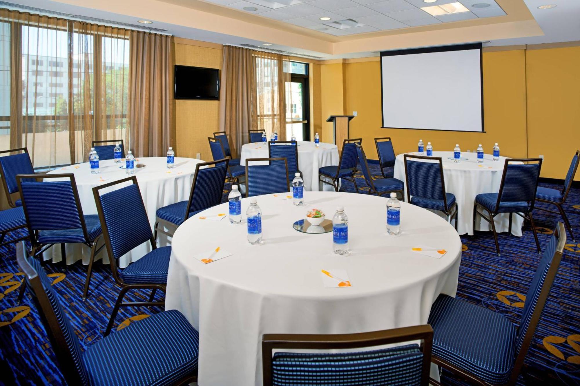 Courtyard By Marriott Capitol Hill/navy Yard Hotel