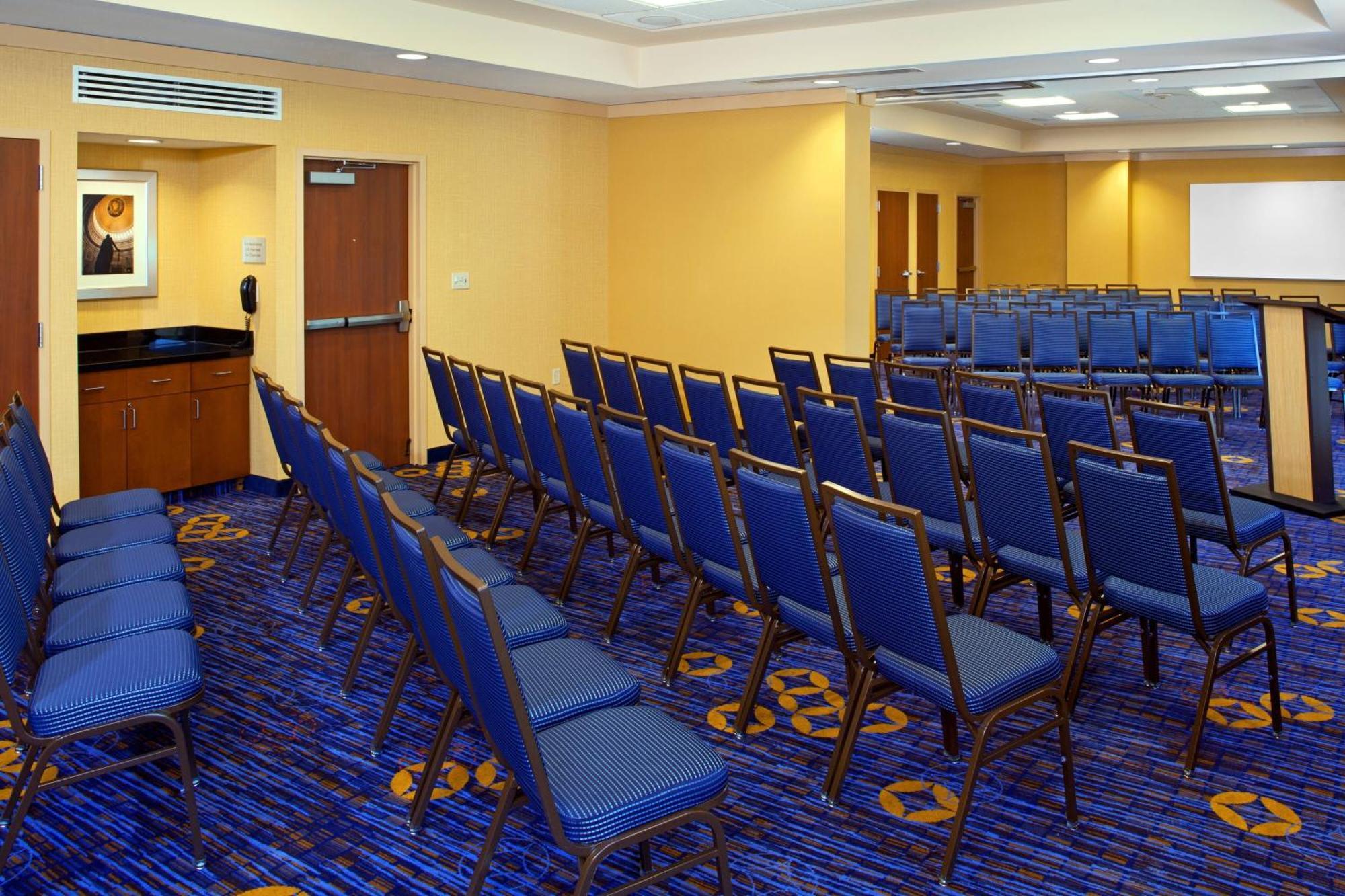 Courtyard By Marriott Capitol Hill/navy Yard Hotel 3*