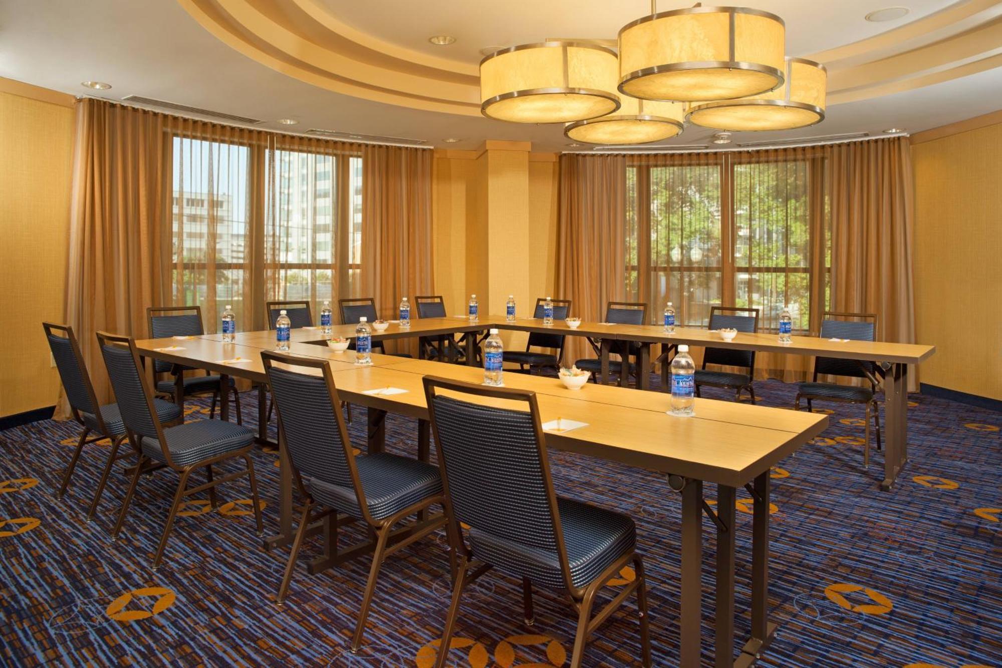 Courtyard By Marriott Capitol Hill/navy Yard Hotel