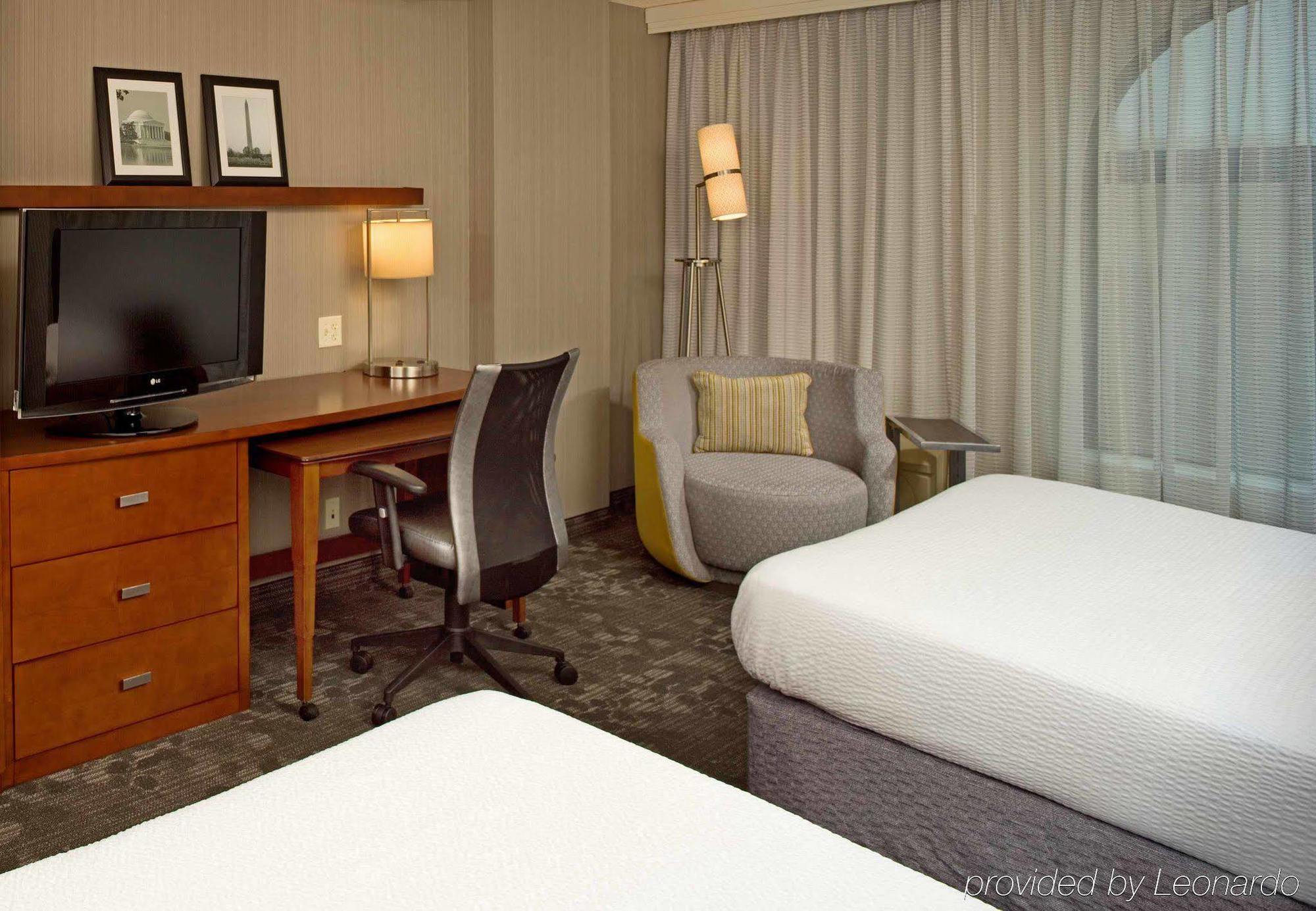 Courtyard By Marriott Capitol Hill/navy Yard Hotel Washington